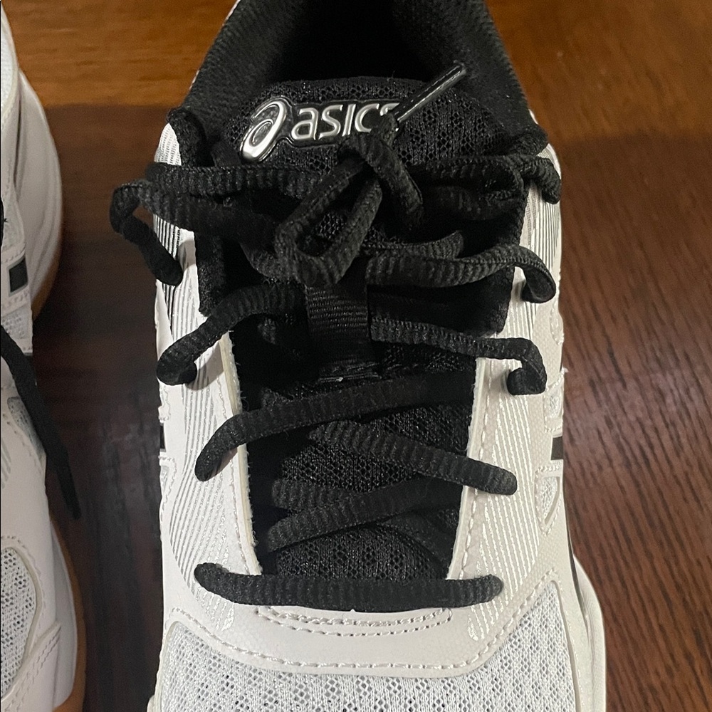 ASICS Upcourt 5 White and Black Athletic Shoes Mens Size 7 Women's Size 8 1/2 - Picture 4 of 11